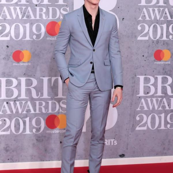 suit,pant,black shirt