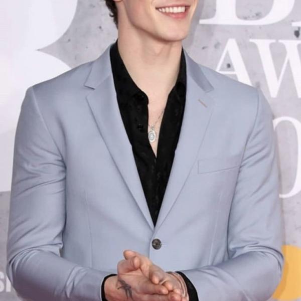 suit,pant,black shirt